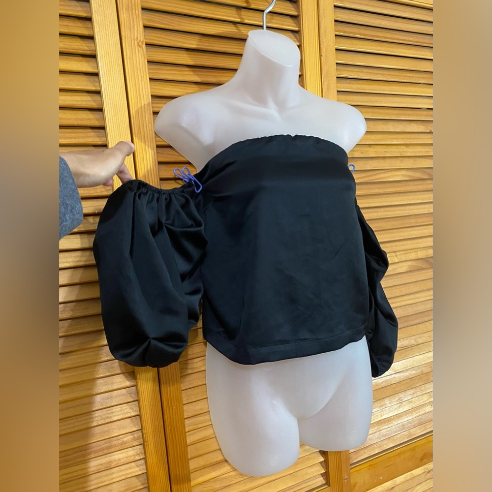 Off-shoulder top by Urban Outfitters
